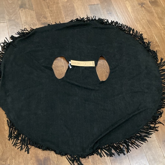 Unique Shawl/Vest - Picture 15 of 15